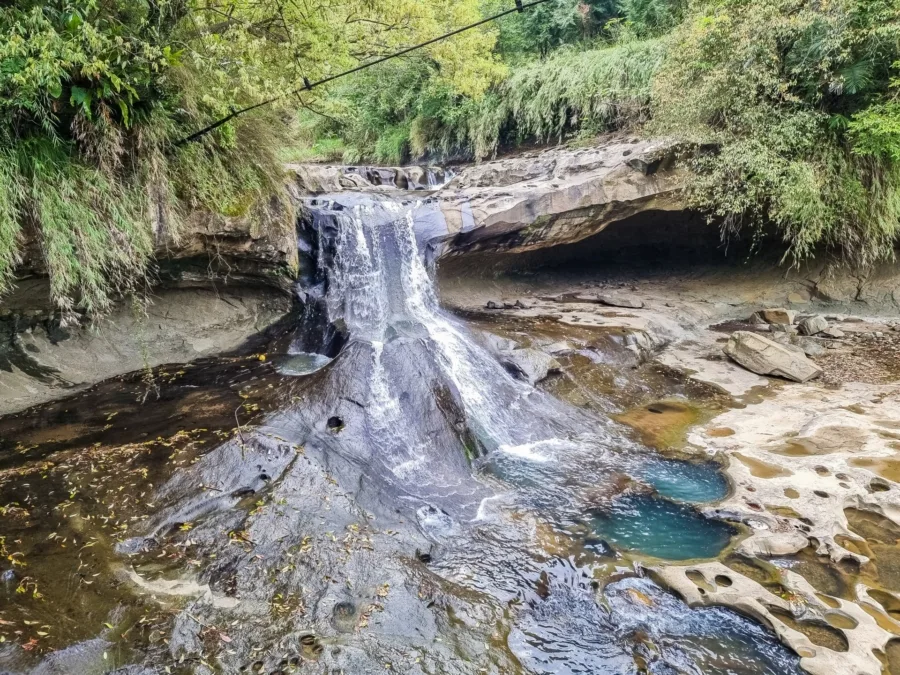 yanjingdong falls shifen north taiwan