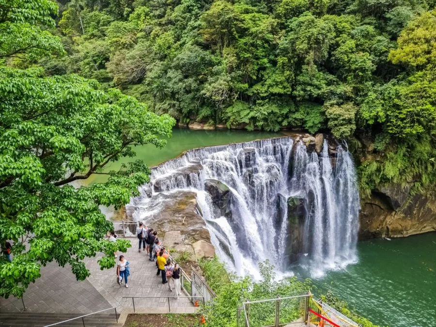 shifen waterfall from high bridge taiwan