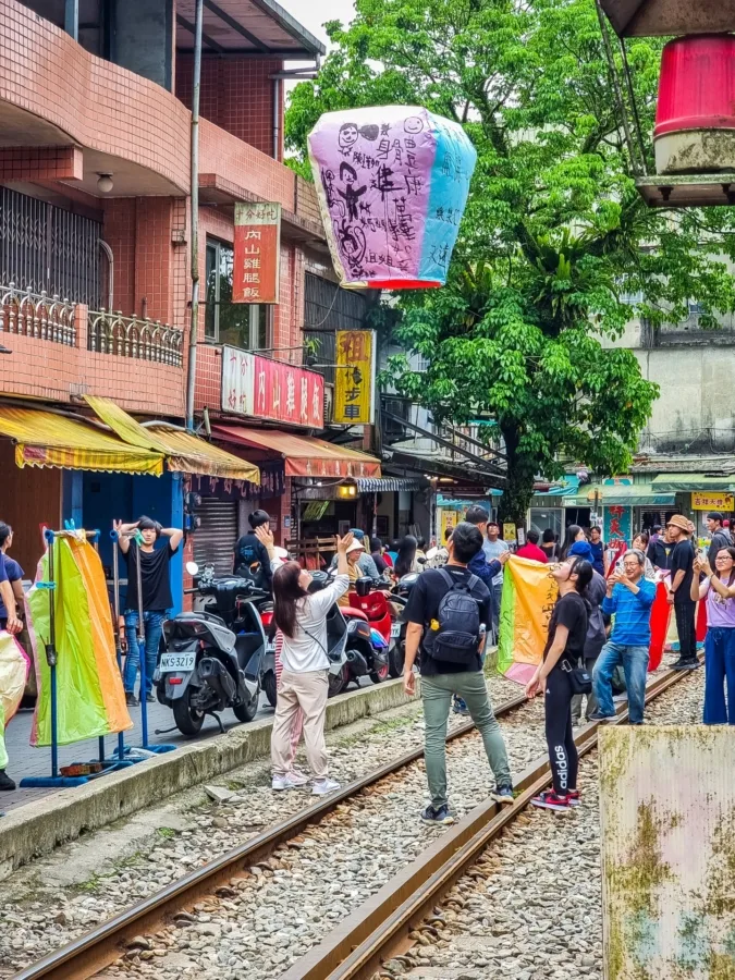 lantern flies rail shifen north taiwan