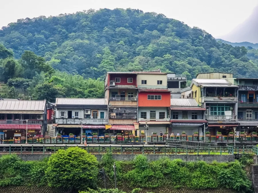 aligned houses shifen north taiwan