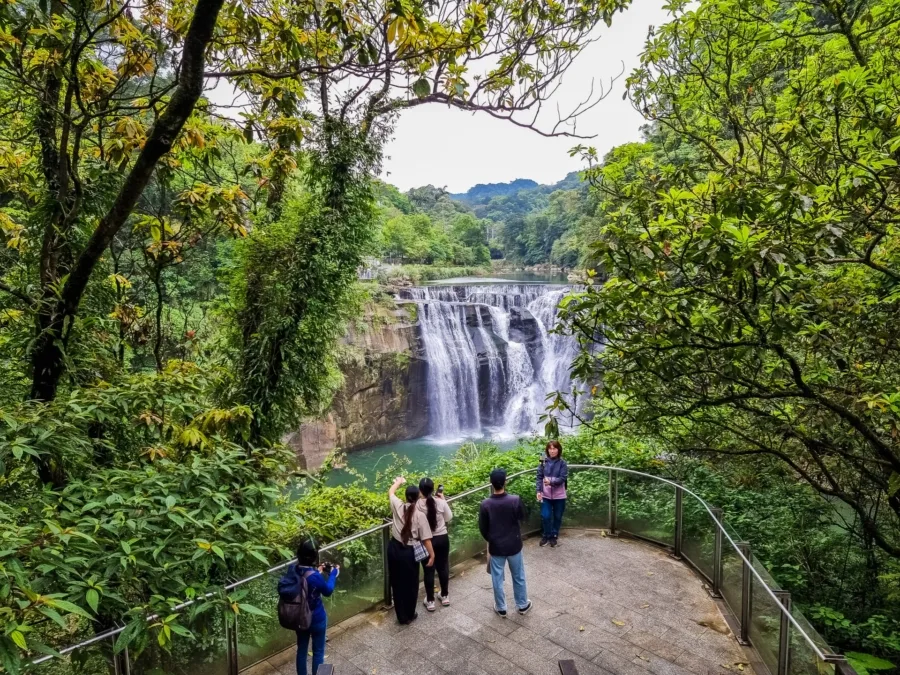 viewpoint of shifen waterfall taiwan