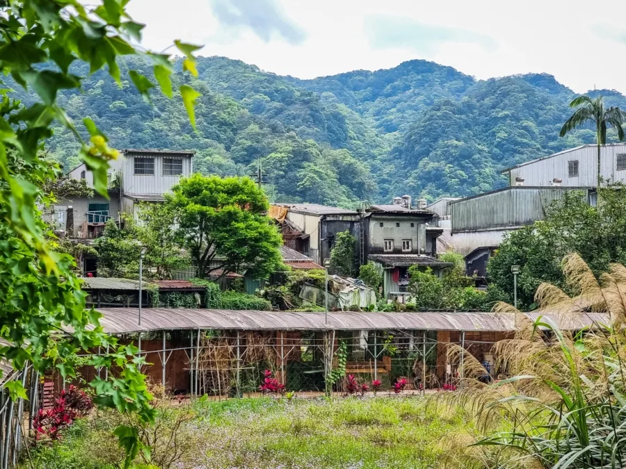 somewhere in shifen near parking