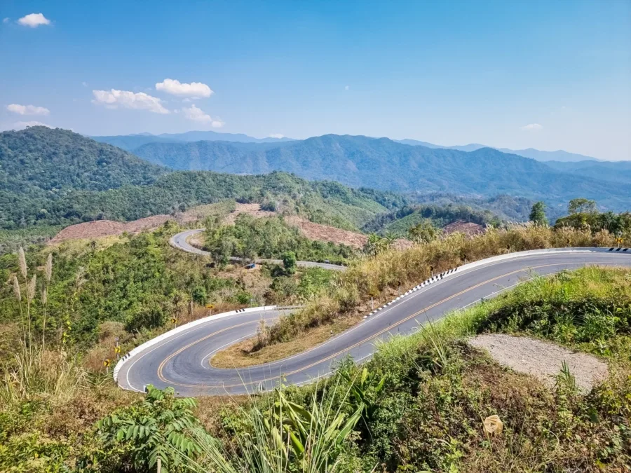 winding road 1081 north thailand nan
