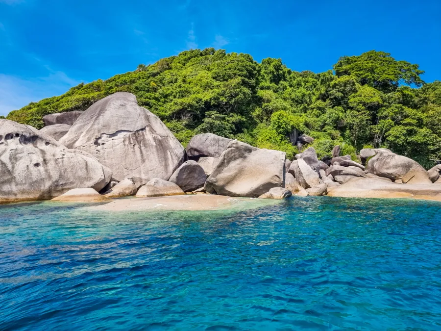 rocks edge island ko ba ngu n9 mu ko similan thailand