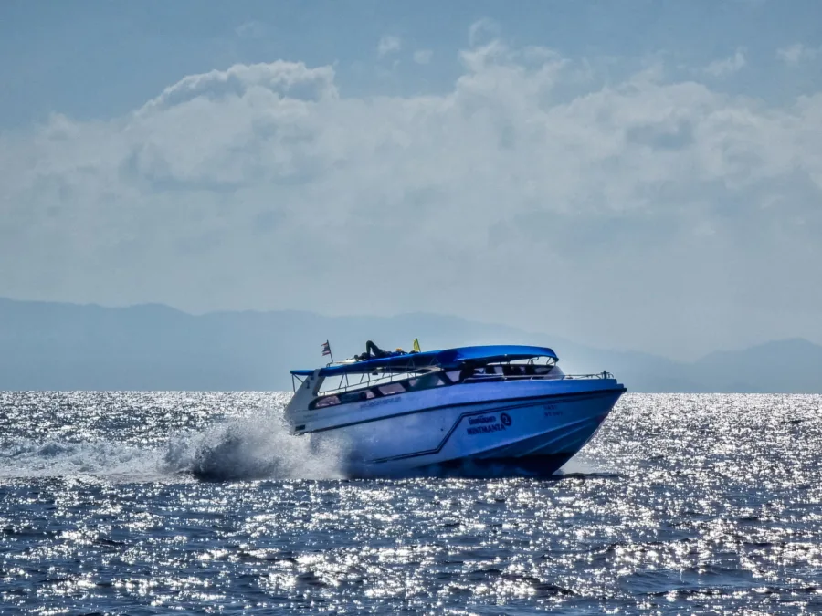 speedboat on the way to the similan from thap lamu to khao lak