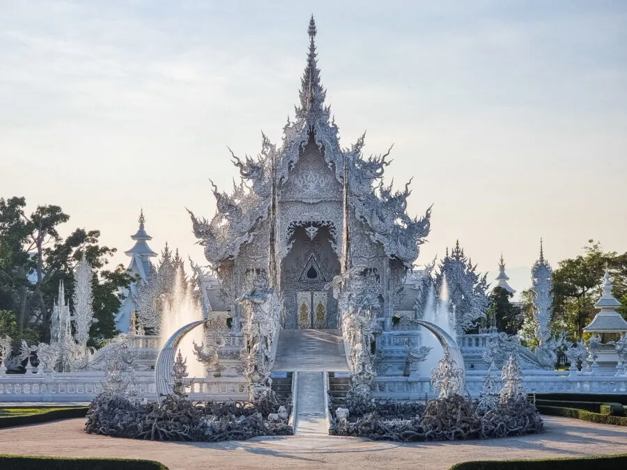 facade wat rong khun white temple chiang rai
