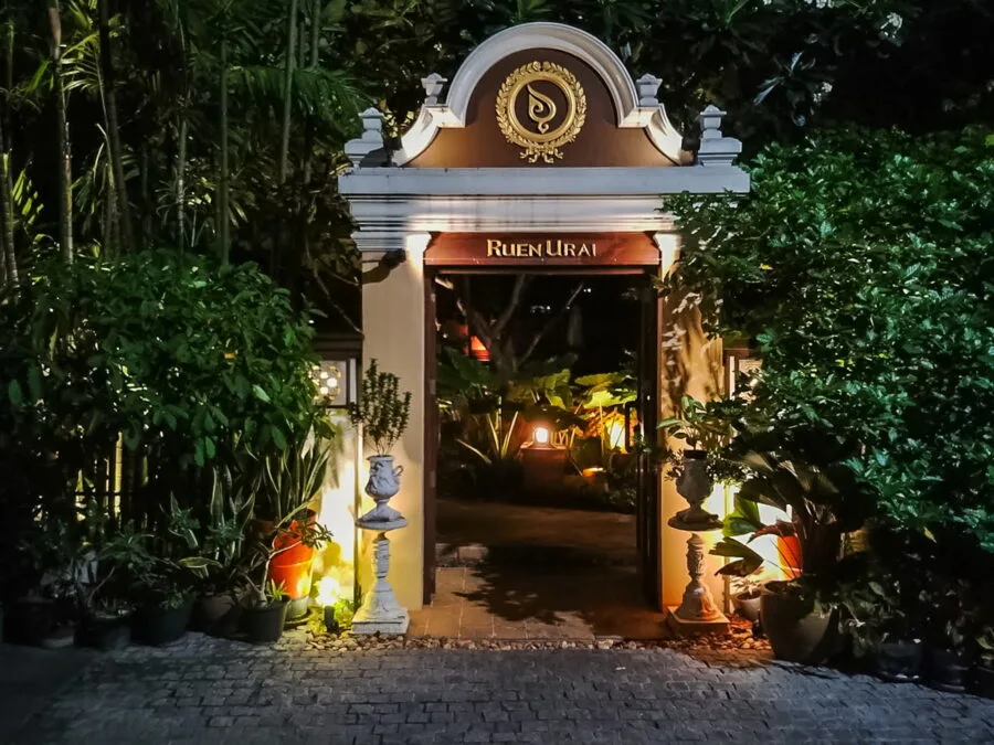 entrance restaurant ruen urai silom bangkok