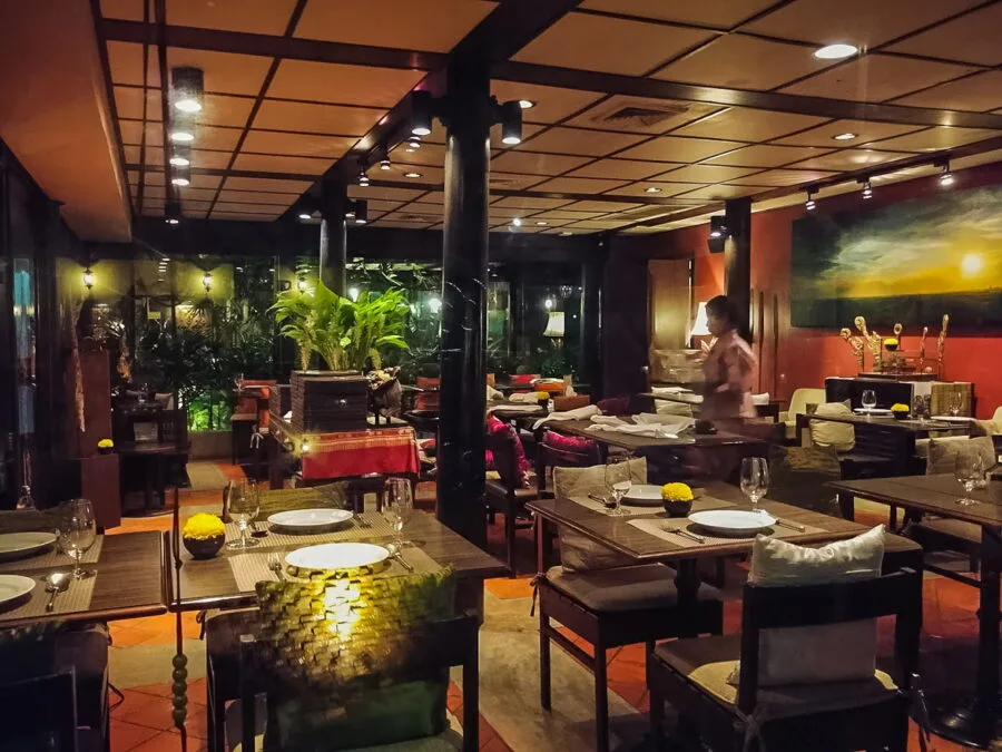 restaurant ruen urai silom bangkok