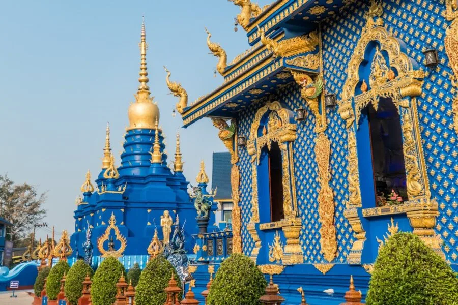 chedi wat rong suea ten blue temple chiang rai