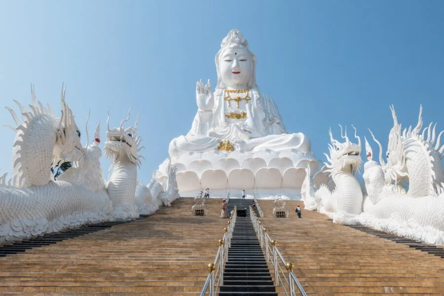 wat huay pla kang chiang rai staircase