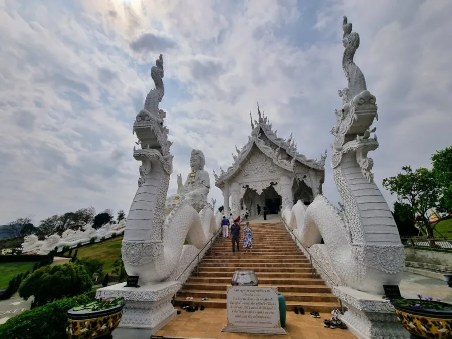 ubosot wat huay pla kang chiang rai