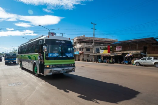 local bus laos paksé savannakhet