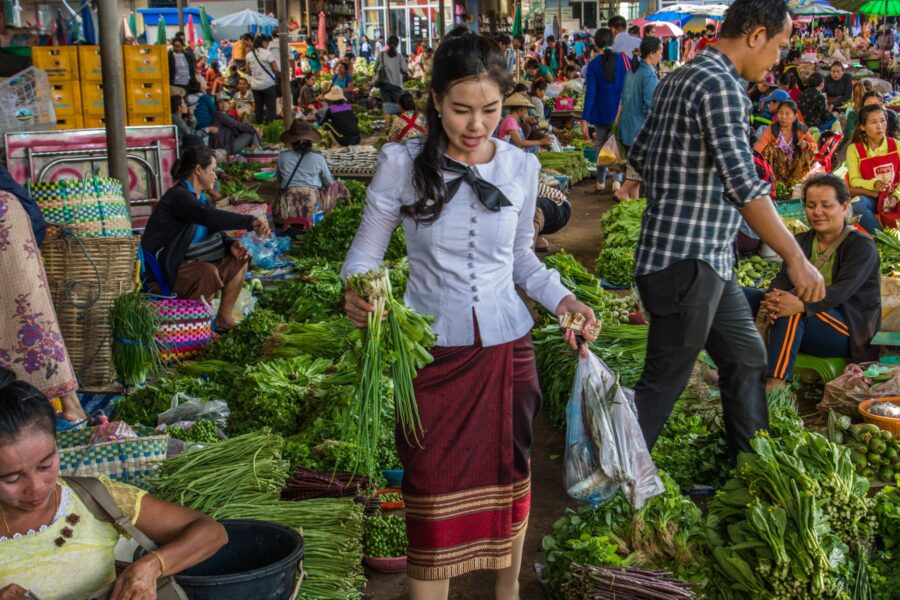 cliente au marché dao hueang de paksé