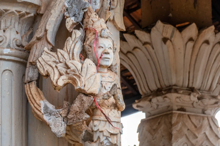detail sculpture au wat luang paksé laos