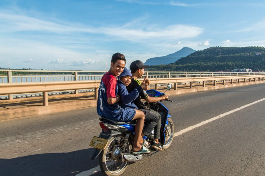 en route vers le wat phousalao paksé laos