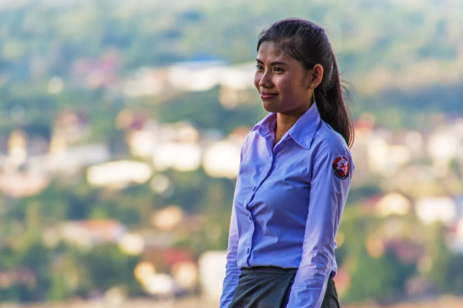 etudiante en visite au wat phousalao paksé laos