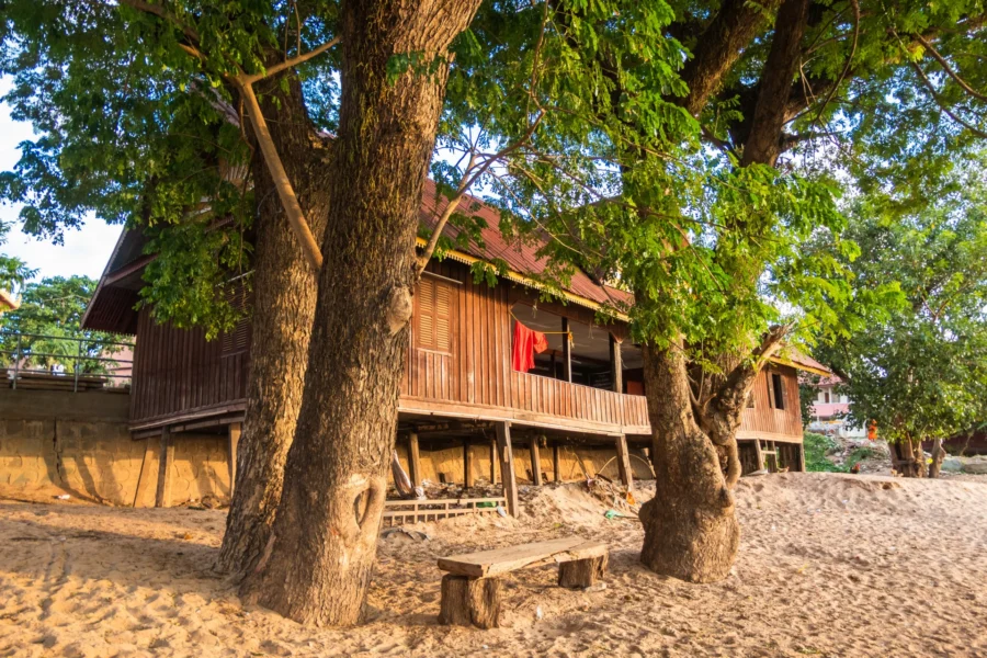 habitation des moines au wat luang a paksé laos