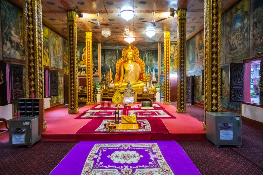 interieur du wat luang paksé laos
