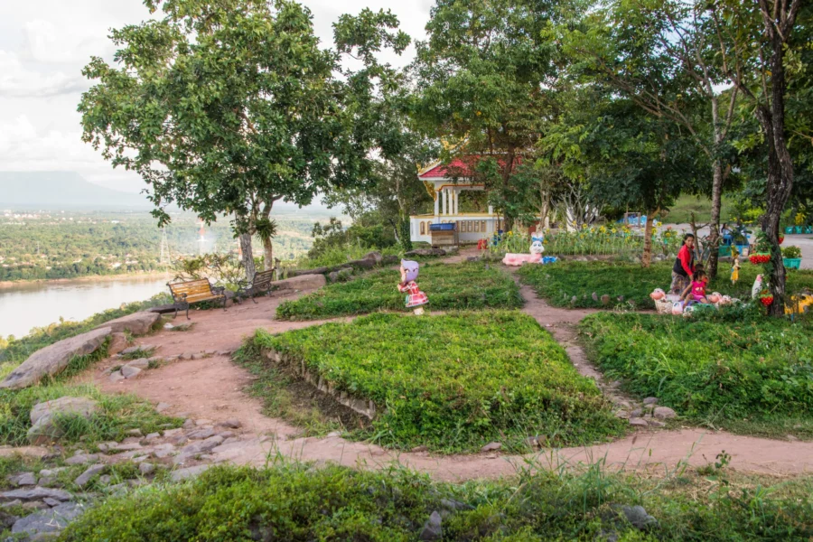 jardin au wat phousalao paksé laos