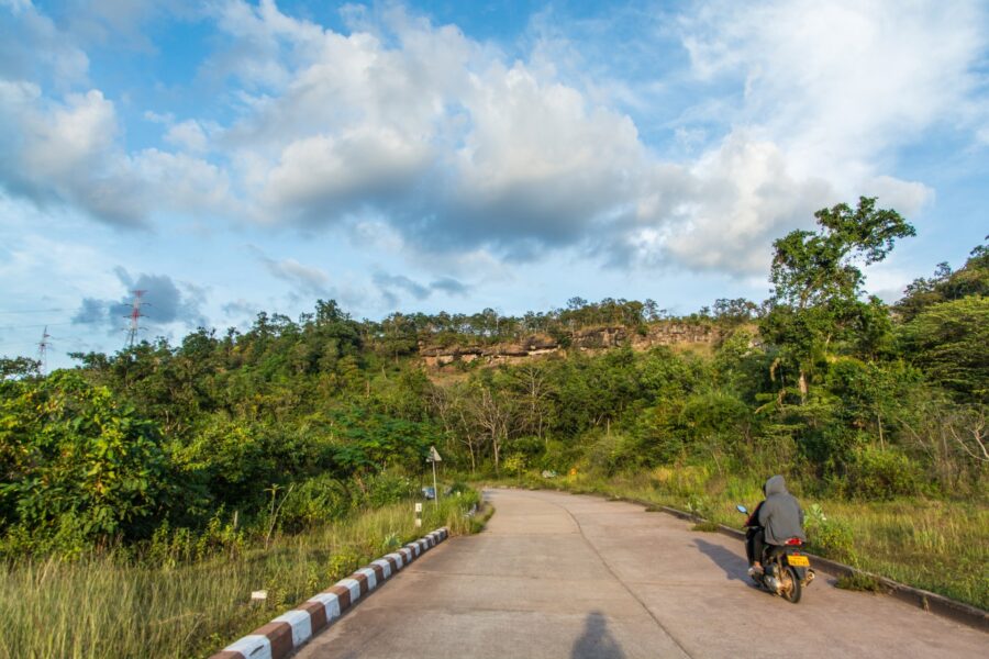 montée au wat phousalao paksé laos