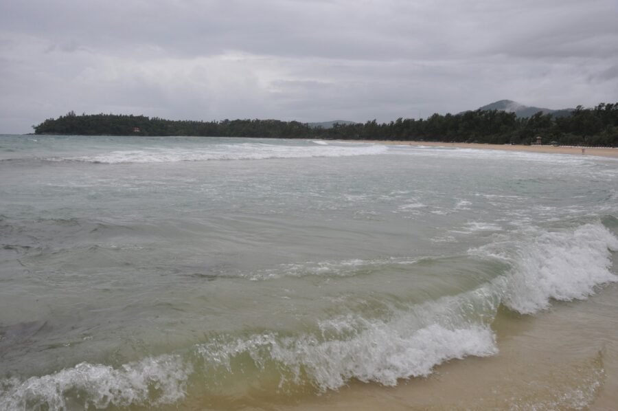 plage de phuket en saison des pluies
