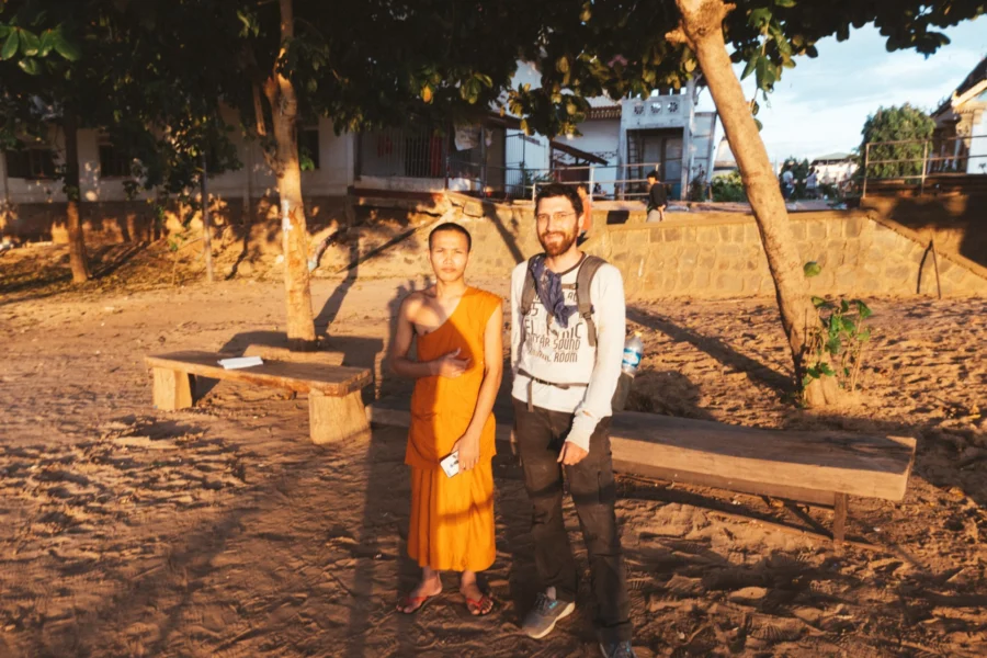 rencontre avec un moine au wat luang paksé laos