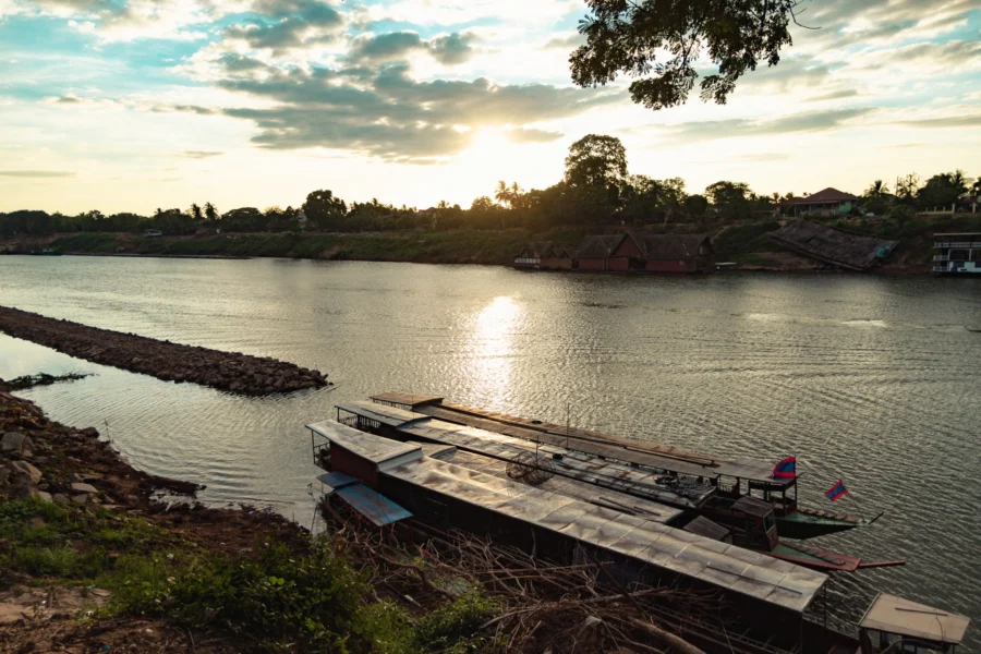 riviere jouxtant le wat luang paksé laos