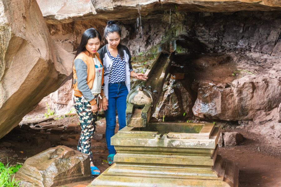 source sacrée au vat phou champassak
