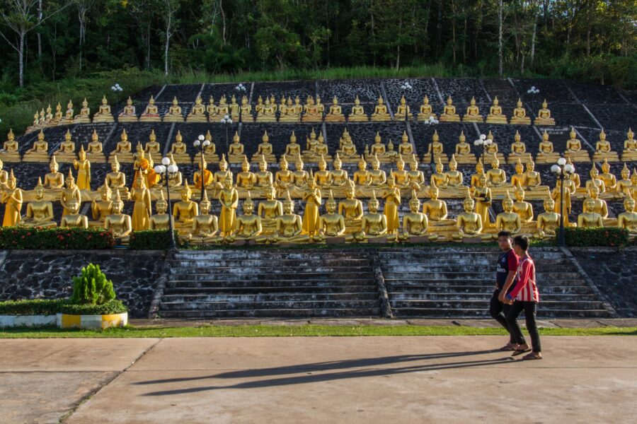 statues de bouddhas entree du wat phousalao paksé