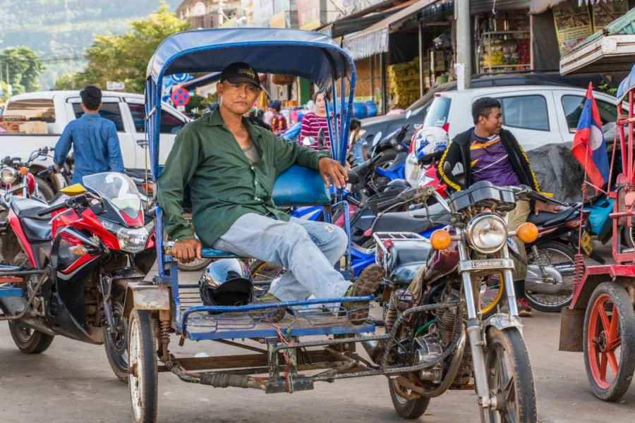 tuktuk au marché populaire de paksé dao hueang