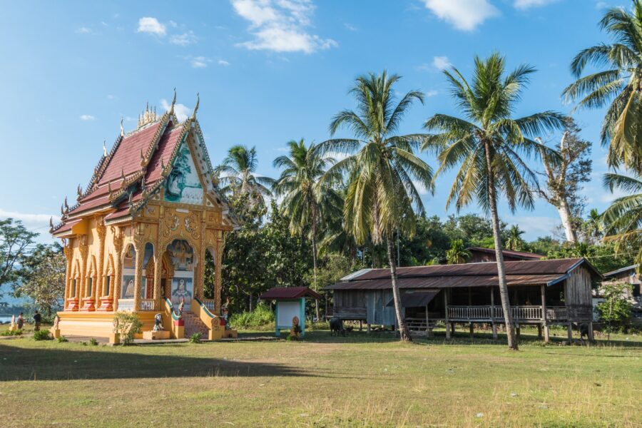 vat ban huadone don daeng champassak laos