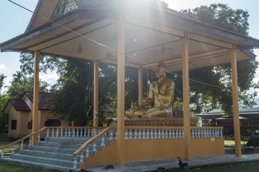 buddha at vat ban huadone don daeng champassak laos