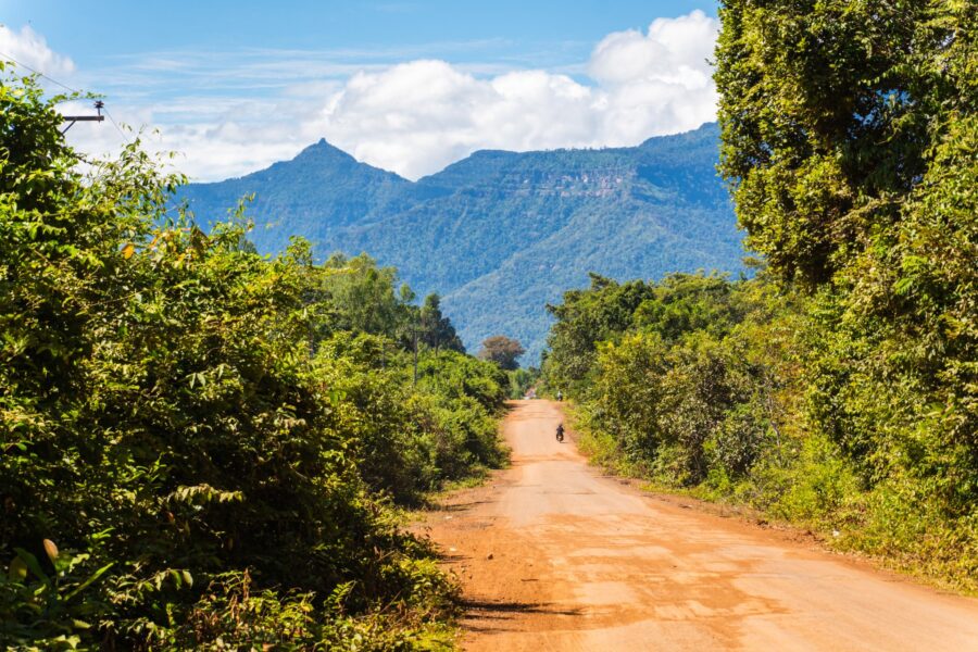 chemin vers cascade de tad koy loy champassak laos