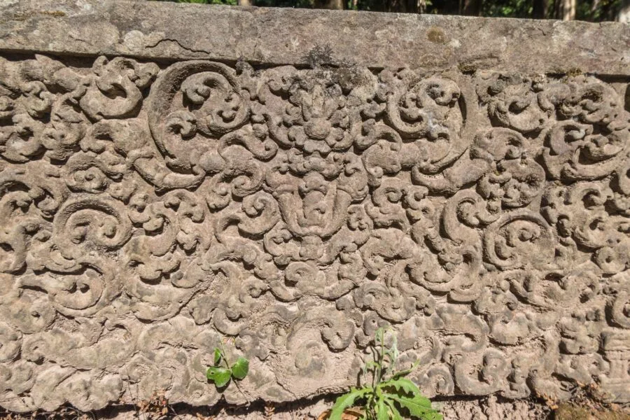 detail sculpture at wat tomo champassak laos