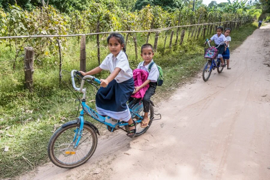 schoolchildren don island daeng champassak laos