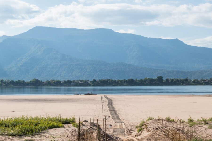 plage devant la folie lodge don daeng champassak laos