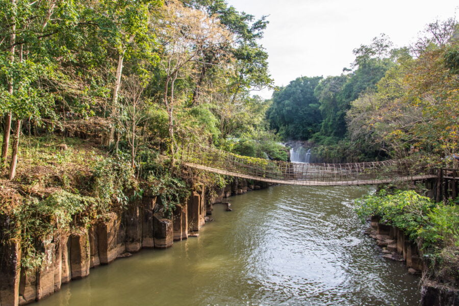 pont en bambou pha suam waterfall plateau des bolovens laos