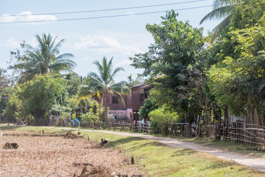 village sur ile de don daeng champassak laos