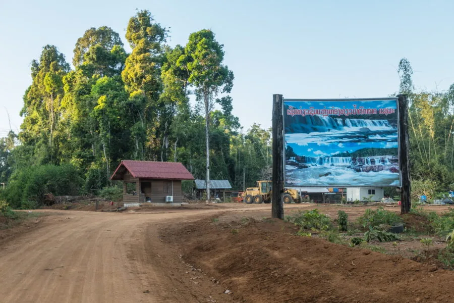 access to tad sae pong lai waterfall laos