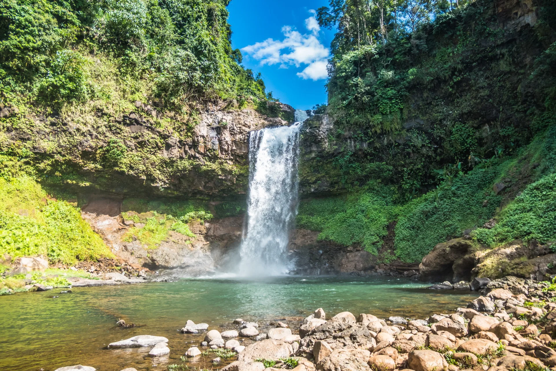 waterfall tad e tu boloven plateau laos