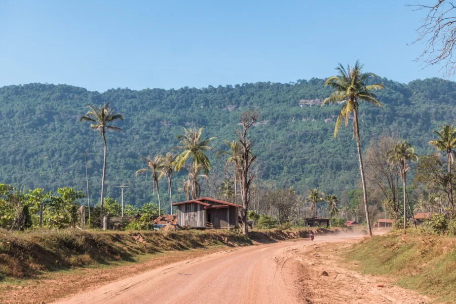 path to tad sepa and sae pong lai waterfall laos