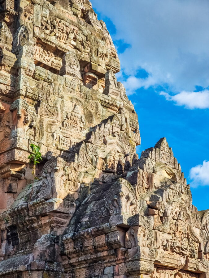 detail bas relief sur prang central du prasat phanom rung buriram