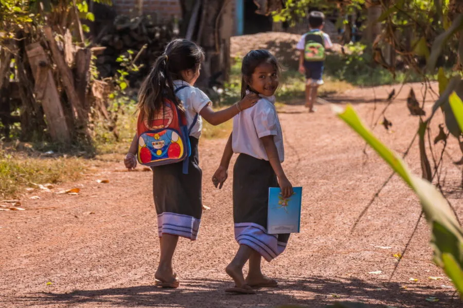 schoolgirls in ban khiet ngong laos