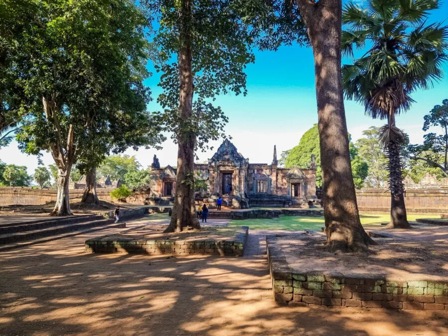 entrance to prasat muang tam buriram