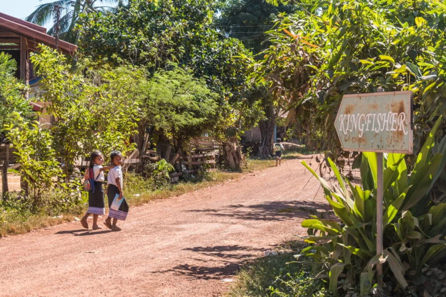 sign kingfisher lodge ban khiet ngong laos