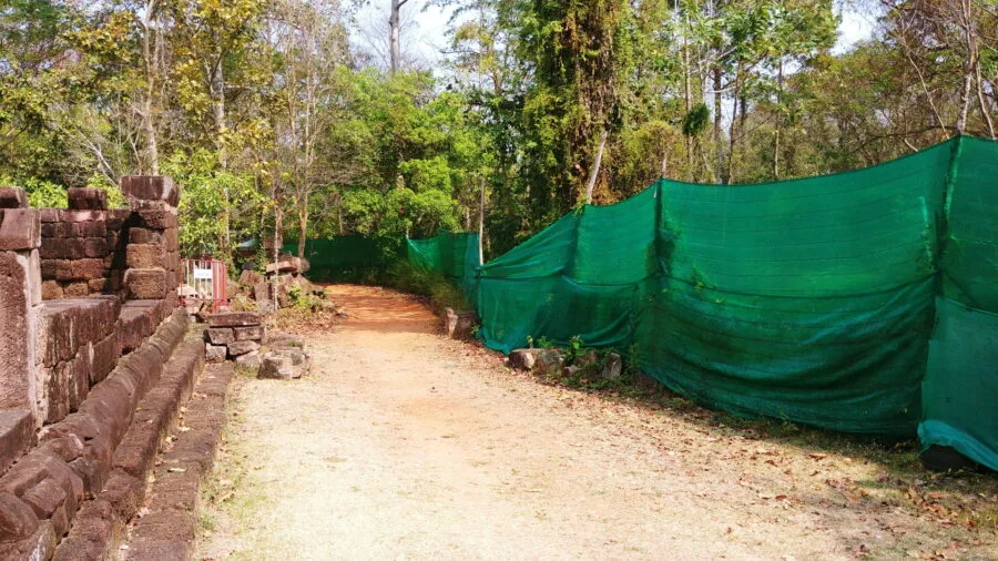 crossing to Prasat Ta Muan Thom border between Thailand and Cambodia