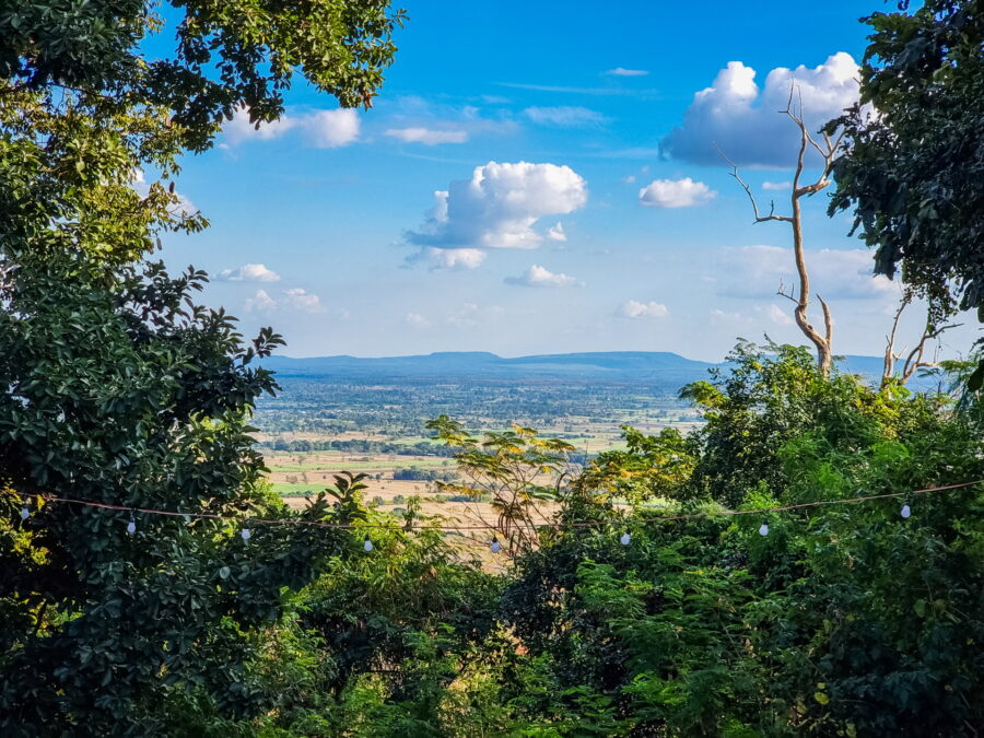 point de vue sur vallee depuis phanom rung buriram