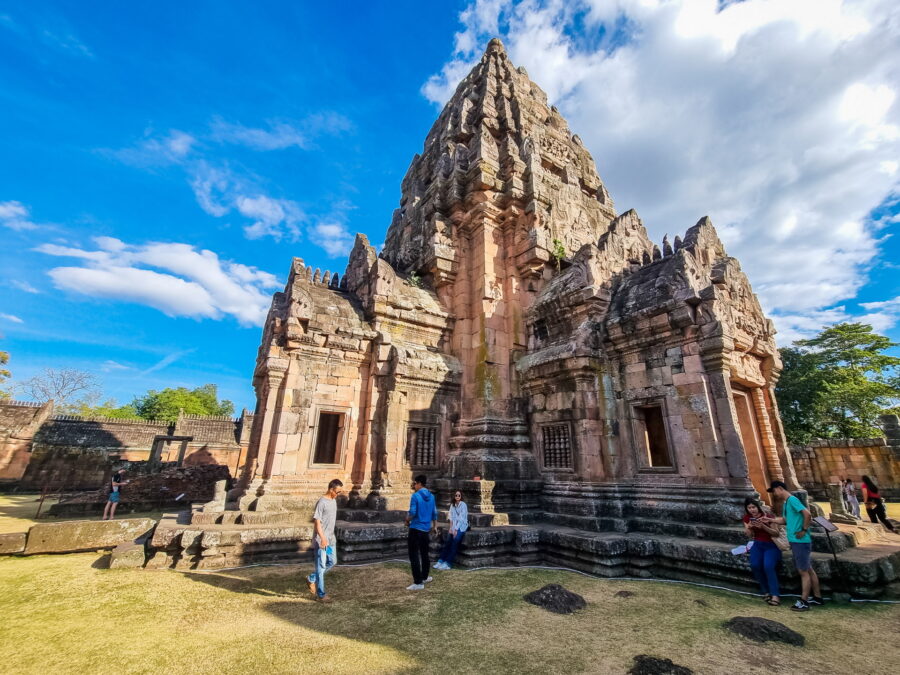 prang central au prasat phanom rung buriram