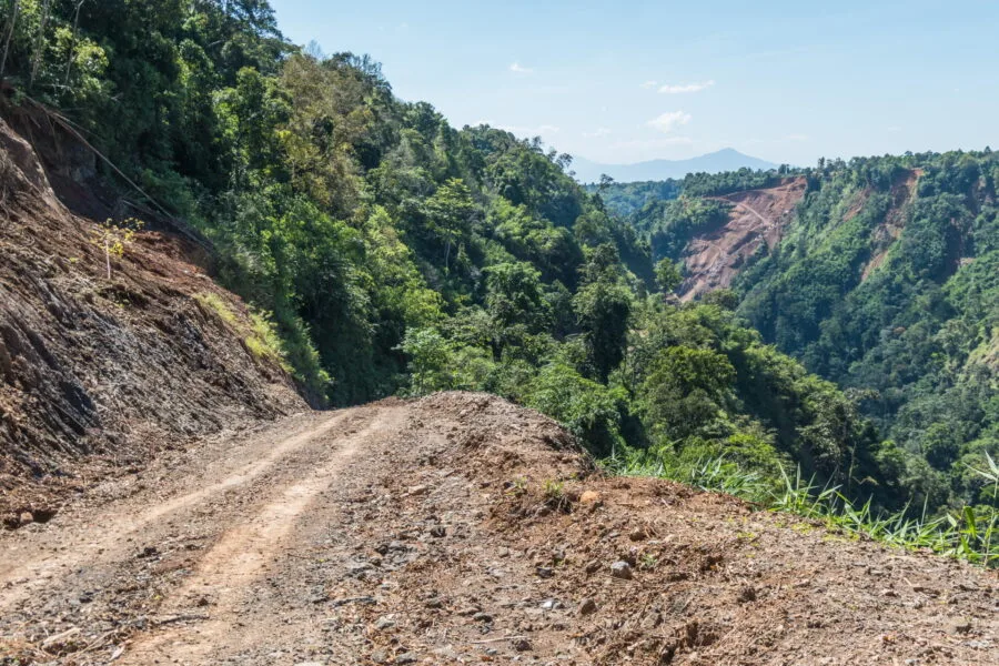 road to the viewpoint on tad yoi plateau of bolovens laos