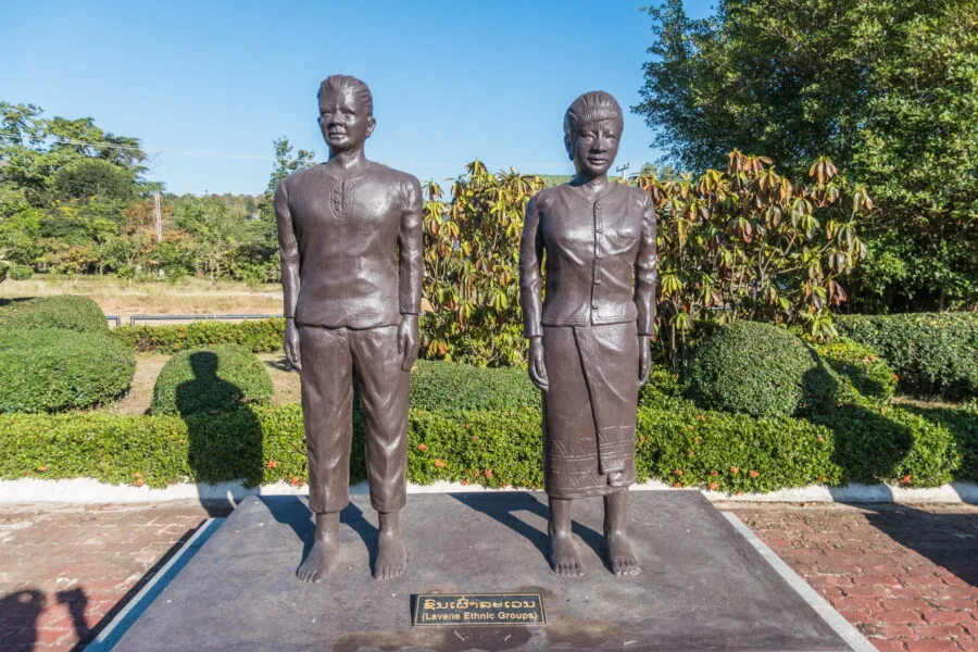 statues at the Sekong monument, Sbolovens loop, Laos